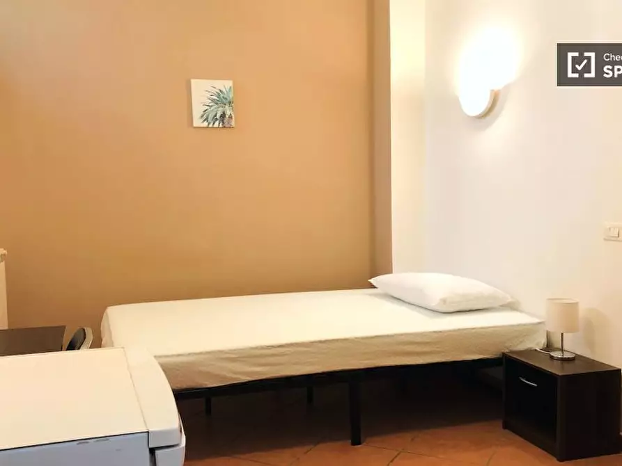 Immagine 2 di Camera condivisa in affitto  in Via Alessandro Brisse a Roma