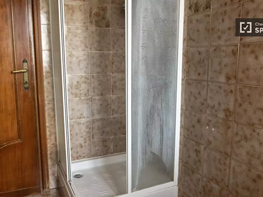 Immagine 10 di Camera condivisa in affitto  in Via Coggiola a Roma