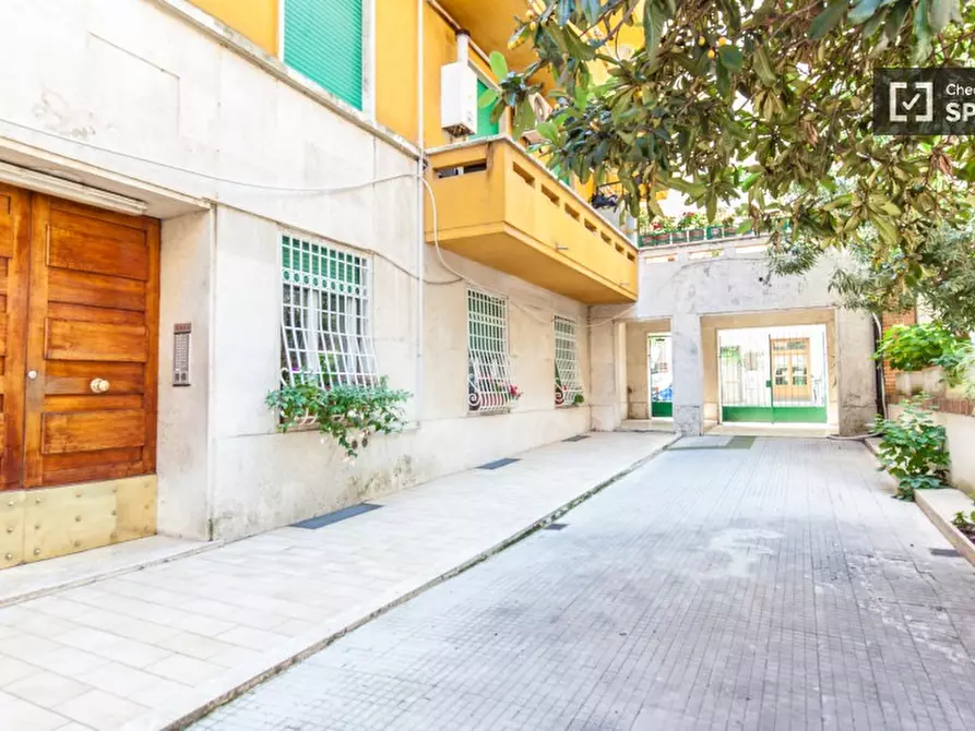 Immagine 9 di Camera condivisa in affitto  in Via Berengario a Roma