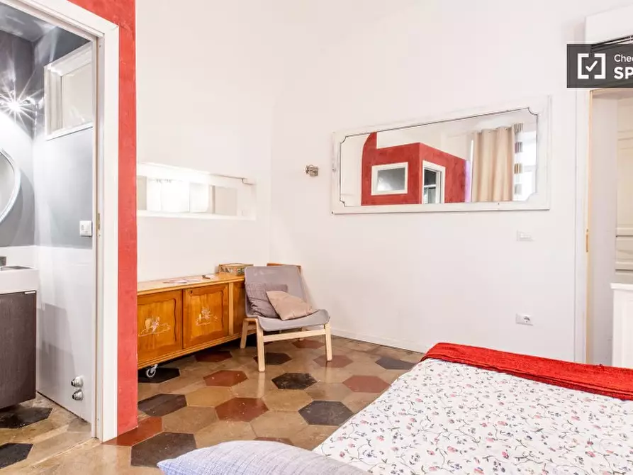 Immagine 3 di Camera condivisa in affitto  in Via dei Campani a Roma