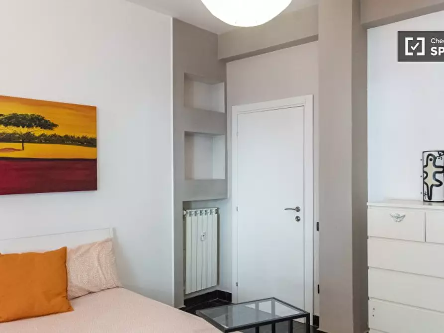 Immagine 2 di Camera condivisa in affitto  in Via Corrado Segre a Roma