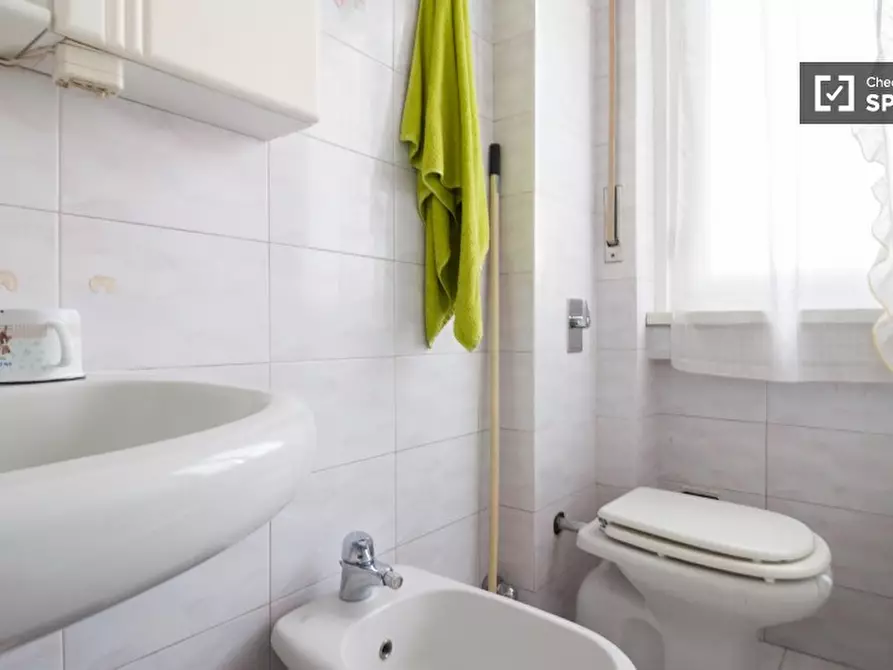 Immagine 13 di Camera condivisa in affitto  in Via Martinengo a Milano