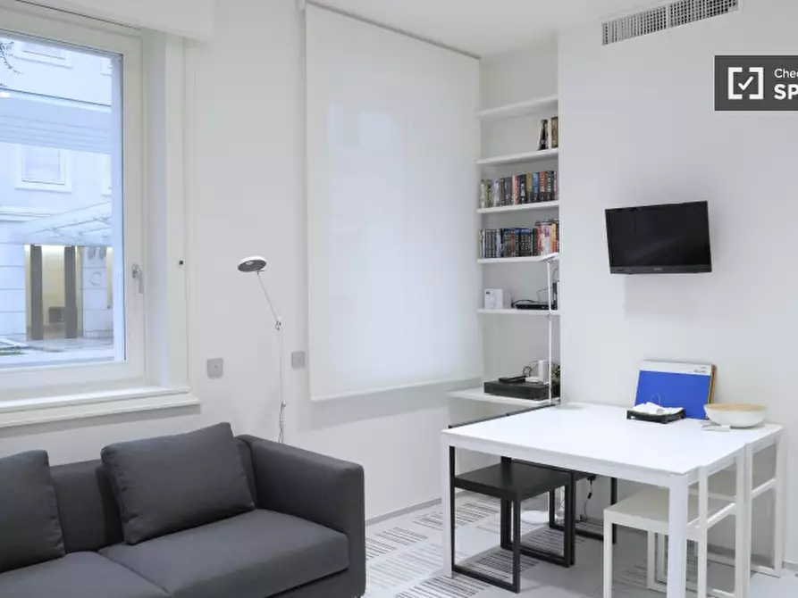 Immagine 2 di Ufficio in affitto  in Vía Privata Maria Teresa a Milano