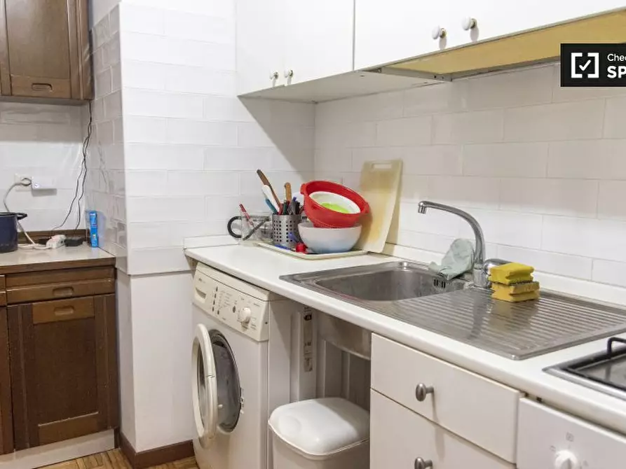 Immagine 10 di Camera condivisa in affitto  in Via Renato Simoni a Roma