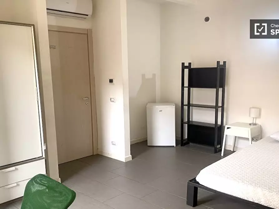 Immagine 2 di Camera condivisa in affitto  in Via di Carcaricola a Roma