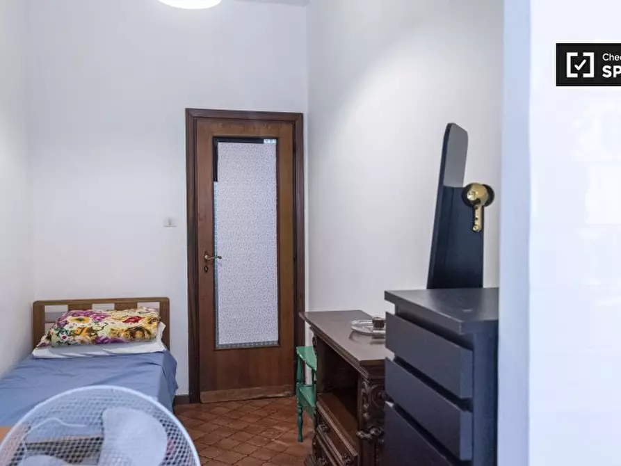 Immagine 4 di Camera condivisa in affitto  in Via Renato Simoni a Roma
