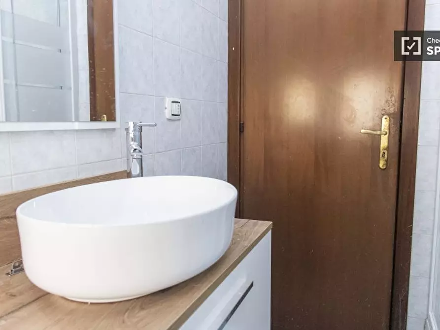 Immagine 15 di Camera condivisa in affitto  in Via Gregorio Ricci Curbastro a Roma