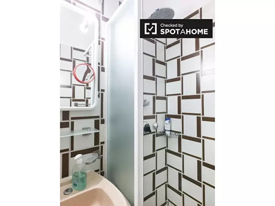 Immagine 10 di Appartamento in affitto  in Viale Regina Margherita, 217 a Roma