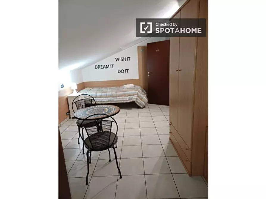 Immagine 9 di Camera condivisa in affitto  in Via Fraconalto a Roma