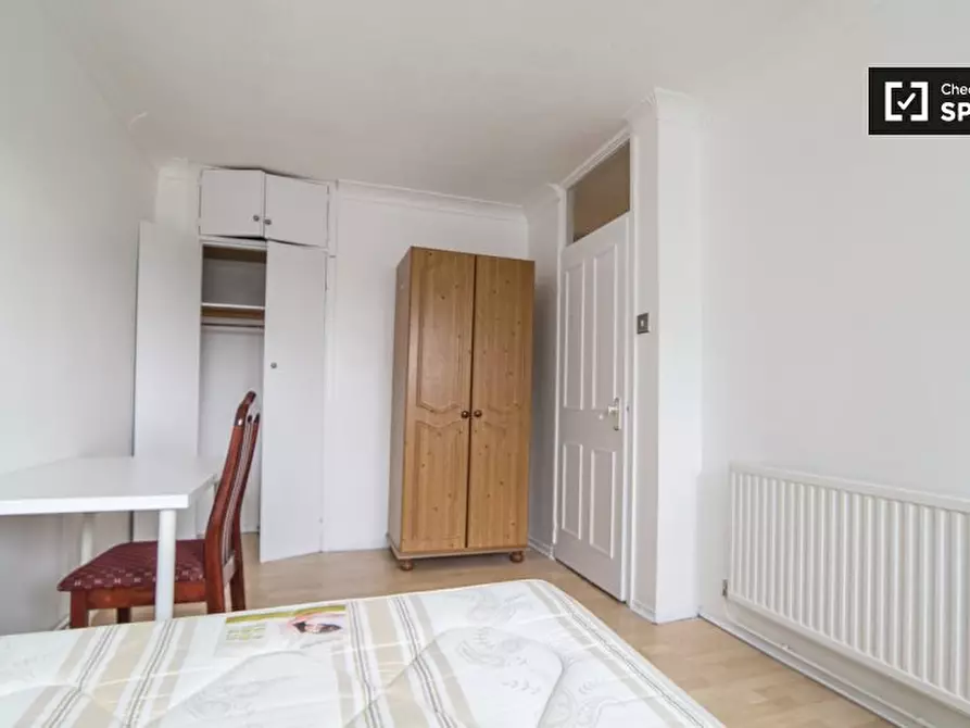 Immagine 1 di Camera condivisa in affitto  in Horton House, Field Rd, Hammersmith, London W 8HW, UK a Hammersmith