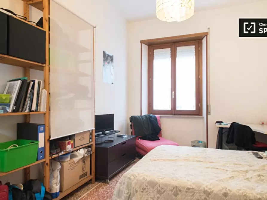 Immagine 3 di Camera condivisa in affitto  in Via Montebuono a Roma