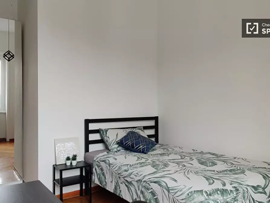 Immagine 2 di Camera condivisa in affitto  in Via Calatafimi a Milano