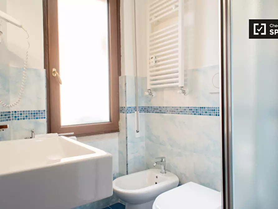 Immagine 7 di Camera condivisa in affitto  in Via Monza a Roma