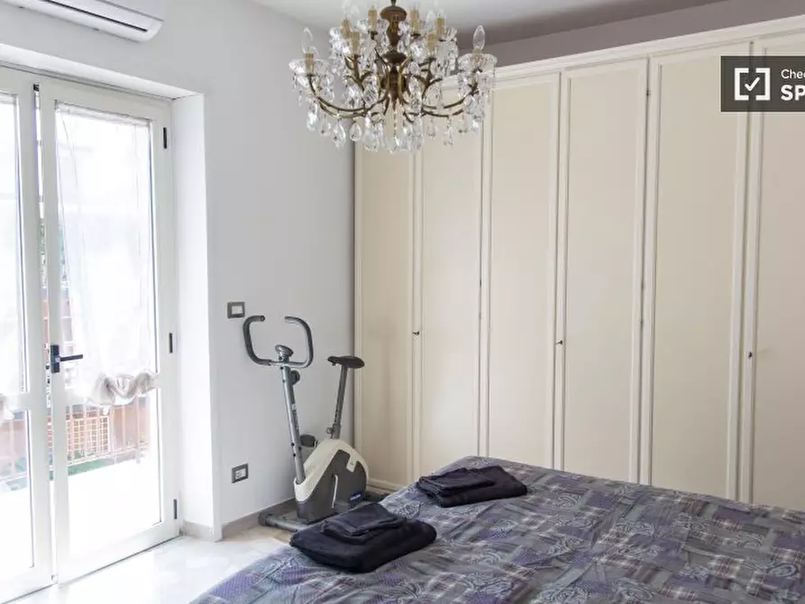 Immagine 4 di Camera condivisa in affitto  in Piazza Alfonso Neuschuler a Roma