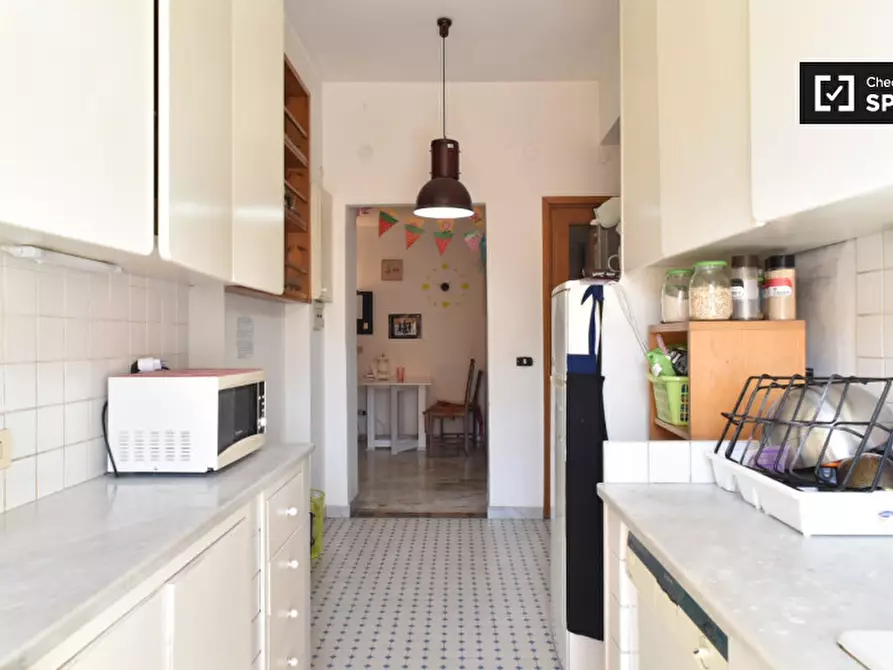 Immagine 12 di Camera condivisa in affitto  in Via dei Liburni a Roma