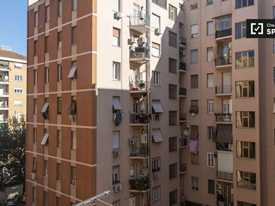 Immagine 6 di Camera condivisa in affitto  in Via Francesco Grimaldi a Roma