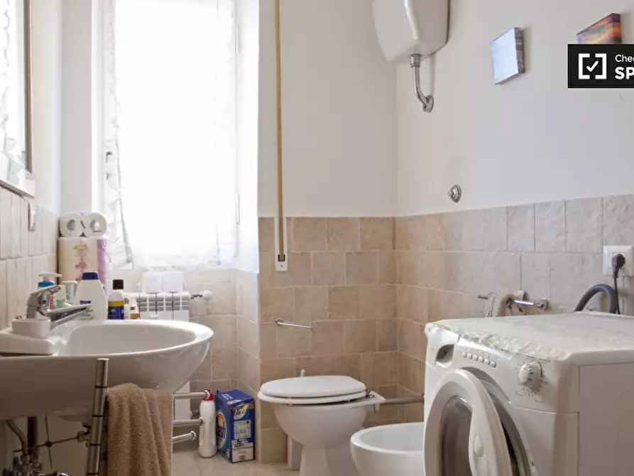 Immagine 15 di Camera condivisa in affitto  in Via della Massimilla a Roma