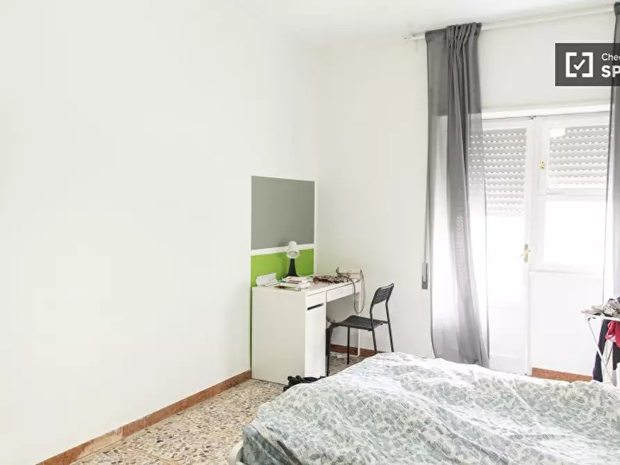 Immagine 3 di Camera condivisa in affitto  in Via Oderisi da Gubbio a Roma