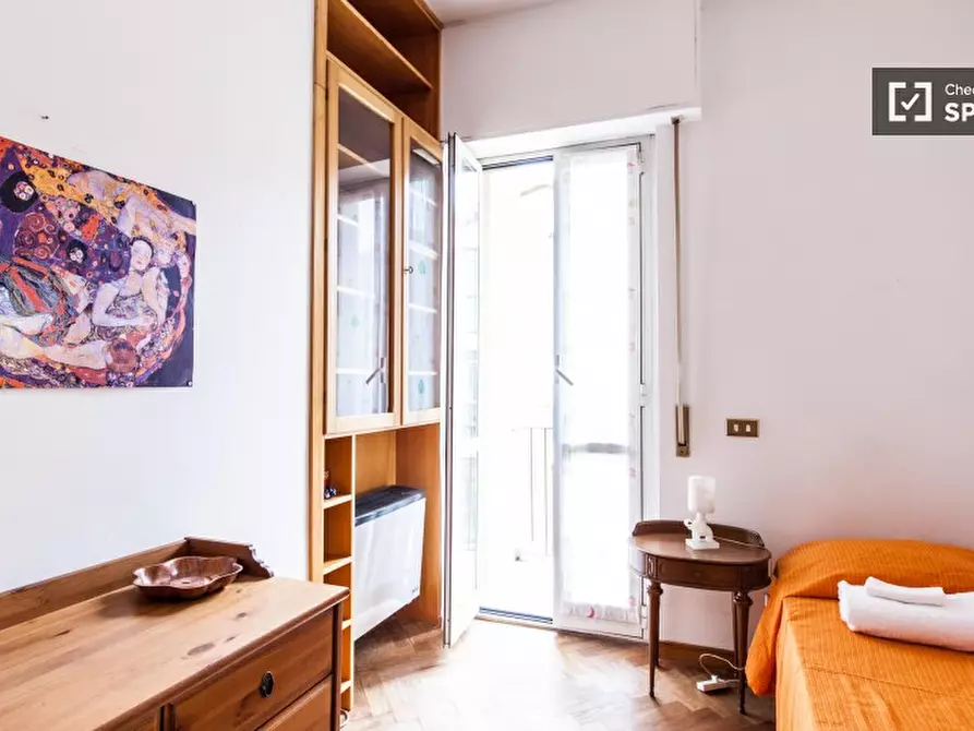 Immagine 3 di Camera condivisa in affitto  in Via Corinto a Roma