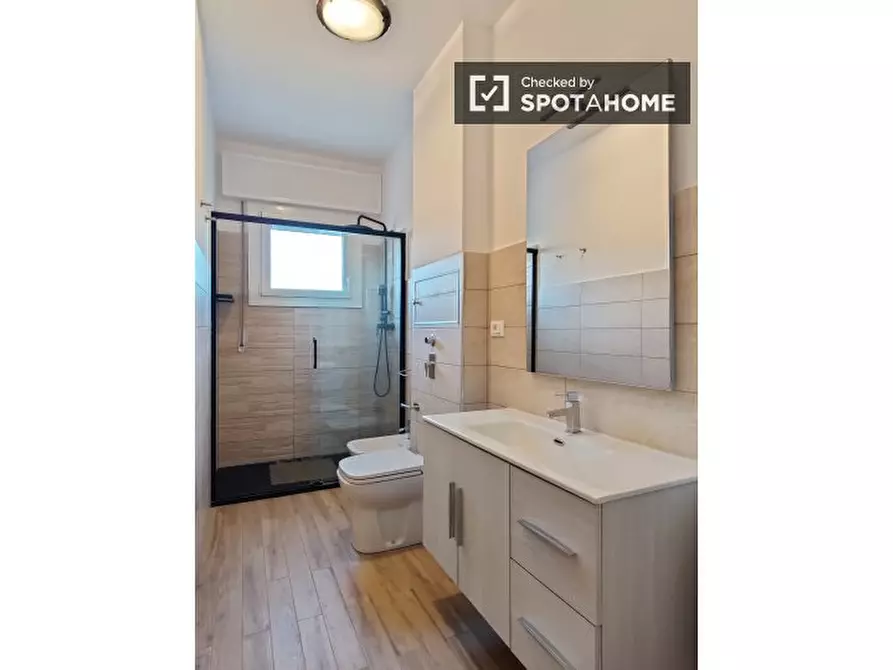 Immagine 5 di Camera condivisa in affitto  in Via Enrico de Nicola a Milano