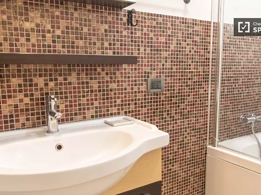 Immagine 14 di Camera condivisa in affitto  in Via Corrado Segre a Roma