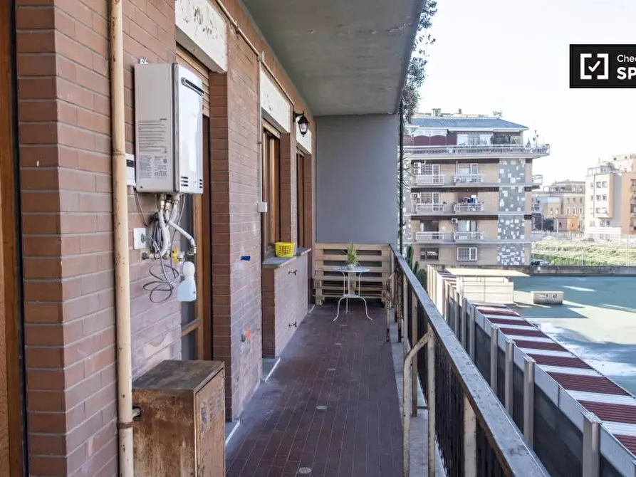 Immagine 16 di Camera condivisa in affitto  in Via Siria a Roma