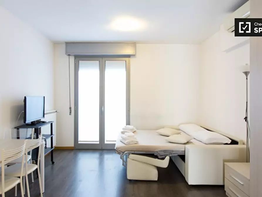 Immagine 1 di Ufficio in affitto  in Via Privata Leonardo Bruni, 20158 Milano MI, Italy a Milano