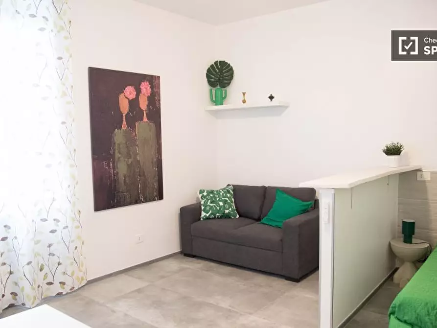 Immagine 3 di Ufficio in affitto  in Via del Forte Braschi a Roma