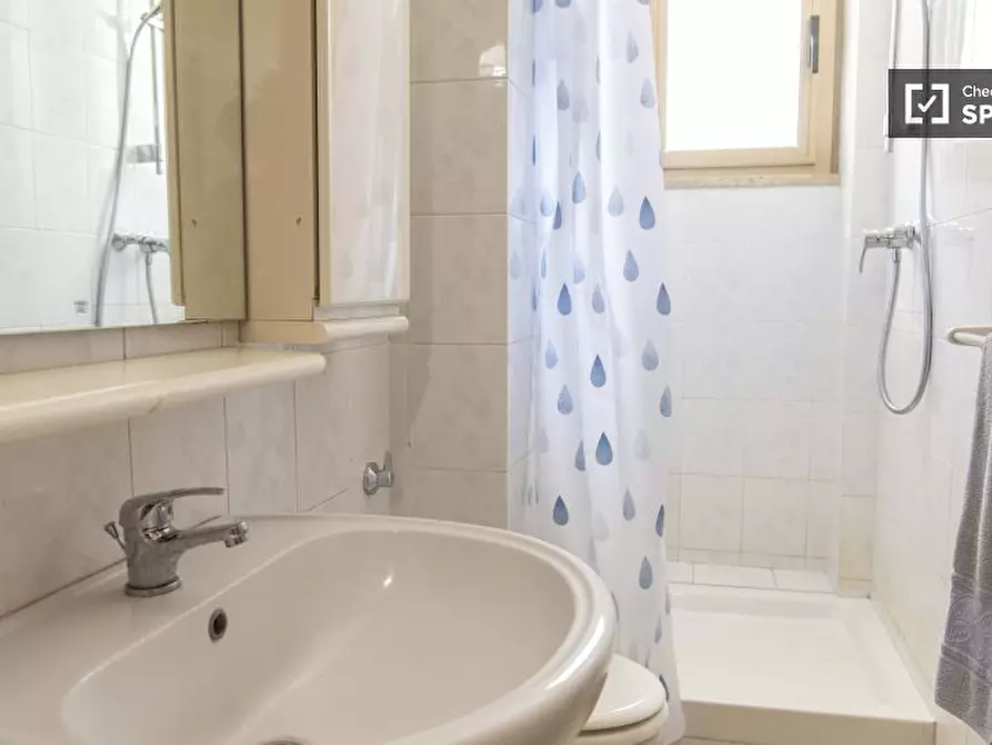 Immagine 12 di Camera condivisa in affitto  in Via della Fisica a Roma