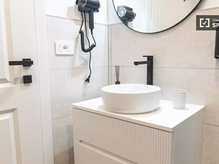 Immagine 3 di Camera condivisa in affitto  in Via Innocenzo XI a Roma