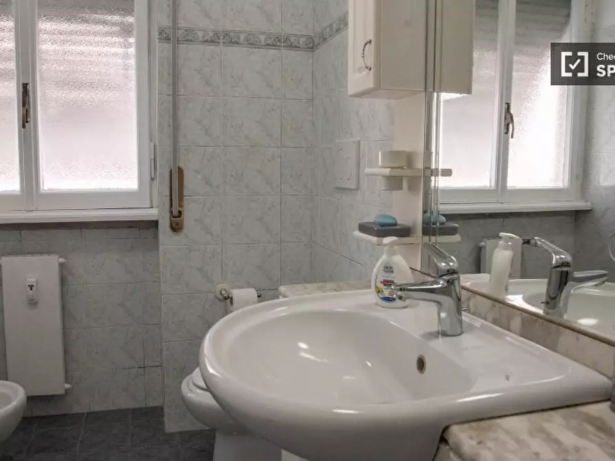 Immagine 11 di Camera condivisa in affitto  in Via Emilio Albertario a Roma
