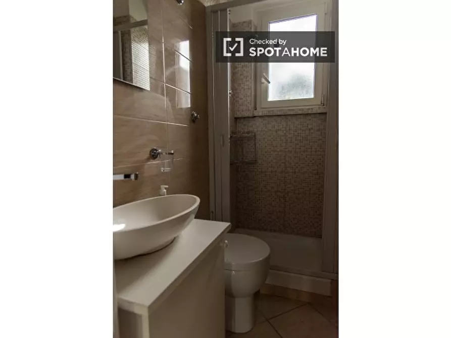 Immagine 16 di Camera condivisa in affitto  in Via Valnerina a Roma