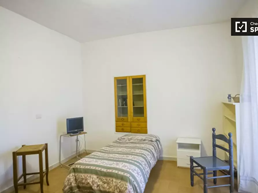 Immagine 2 di Camera condivisa in affitto  in Via Ernesto Ovidi a Roma