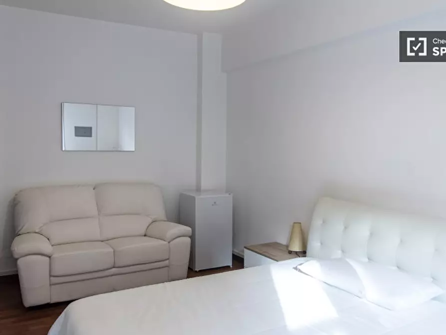 Immagine 7 di Camera condivisa in affitto  in Via Antonino Pio a Roma