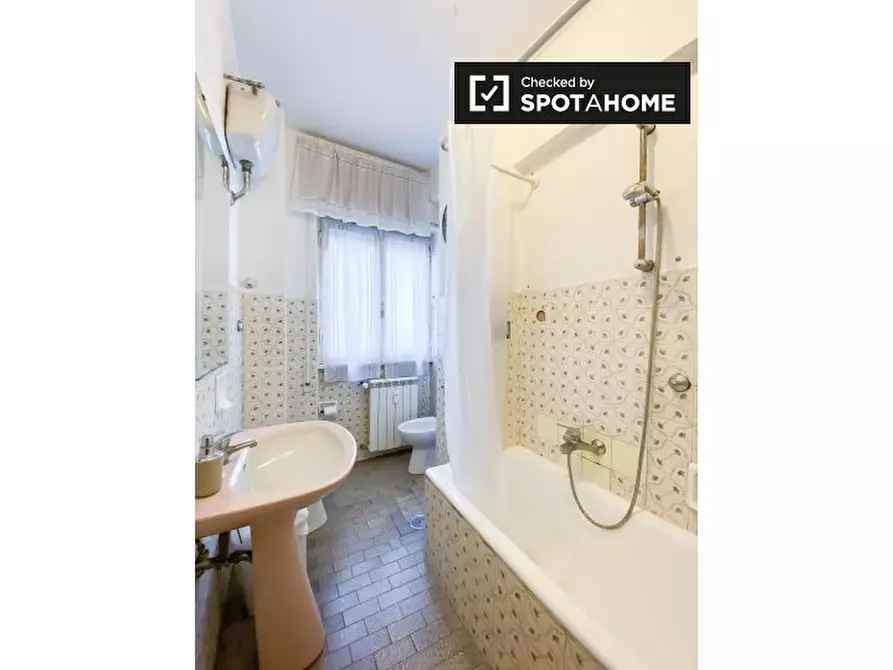 Immagine 15 di Camera condivisa in affitto  in Via Antonio Raimondi a Roma