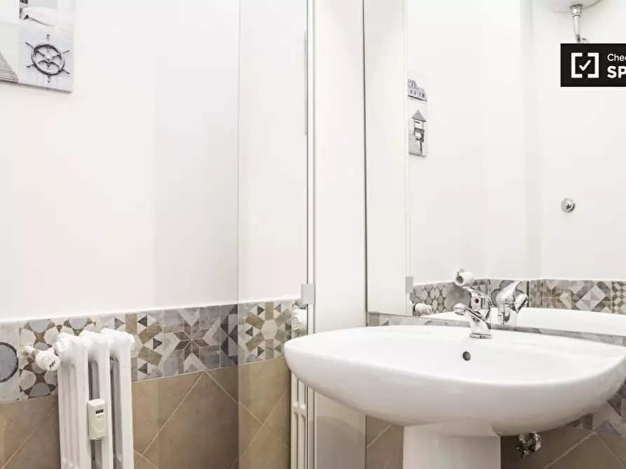 Immagine 10 di Camera condivisa in affitto  in Via Temistocle Calzecchi Onesti a Roma