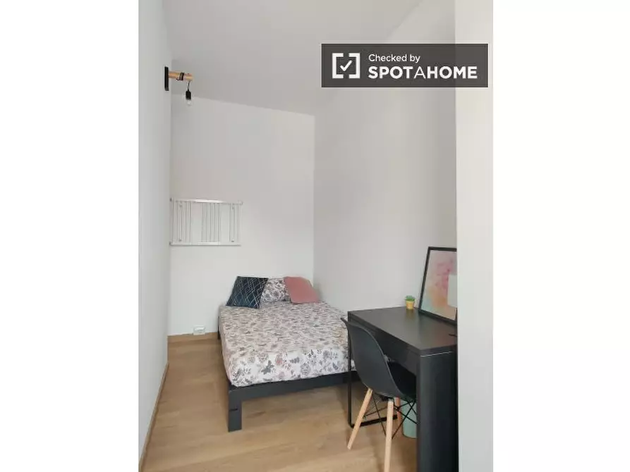 Immagine 2 di Camera condivisa in affitto  in Via Donatello a Milano