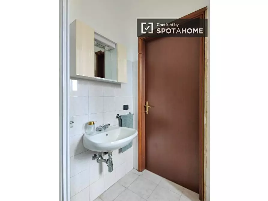 Immagine 15 di Ufficio in affitto  in Viale Famagosta a Milano