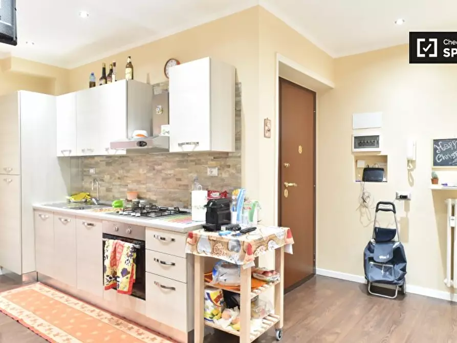 Immagine 5 di Camera condivisa in affitto  in Via Val d'Ossola a Roma