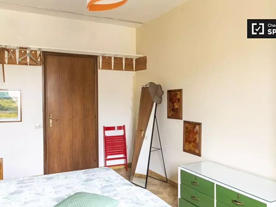 Immagine 2 di Camera condivisa in affitto  in Via Sinuessa a Roma