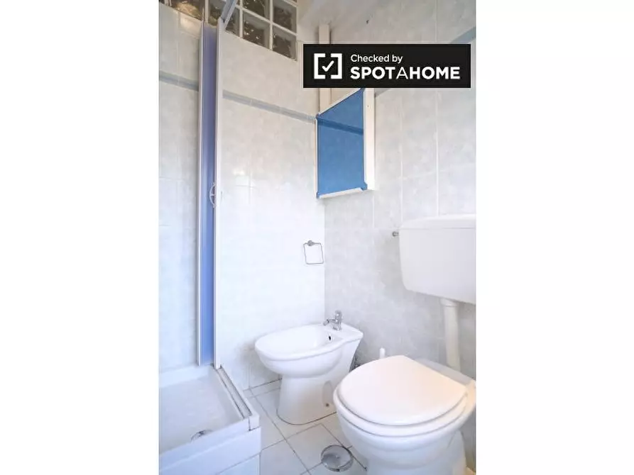 Immagine 13 di Camera condivisa in affitto  in Viale dell'Arte, 00144 Roma RM, Italy a Roma