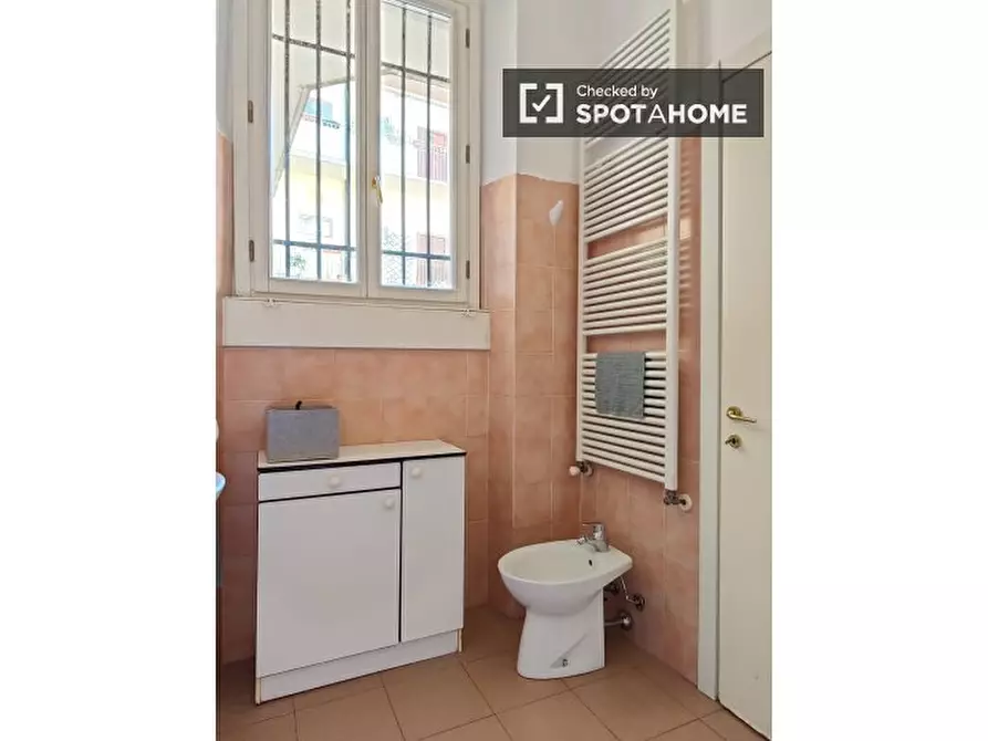 Immagine 17 di Camera condivisa in affitto  in Via Anton Giulio Barrili a Milano