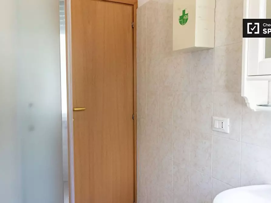 Immagine 9 di Camera condivisa in affitto  in Via Portuense a Roma