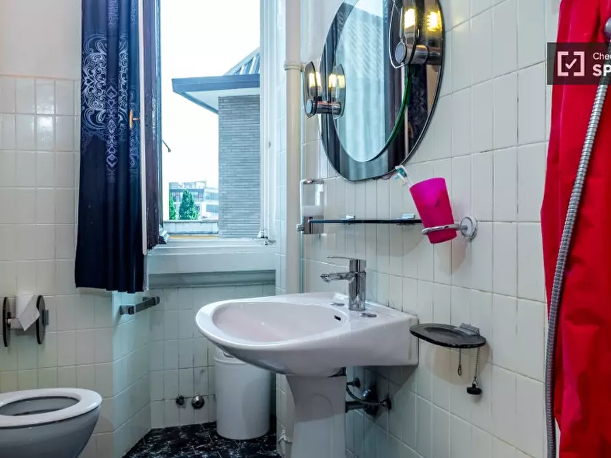 Immagine 19 di Camera condivisa in affitto  in Viale Edoardo Jenner a Milano