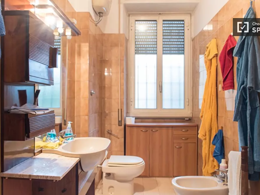 Immagine 5 di Camera condivisa in affitto  in Via Satrico a Roma