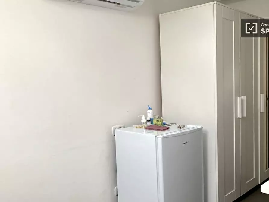 Immagine 3 di Camera condivisa in affitto  in Via di Carcaricola a Roma