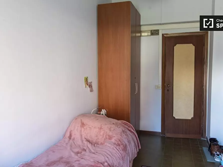 Immagine 3 di Camera condivisa in affitto  in Via Siria a Roma