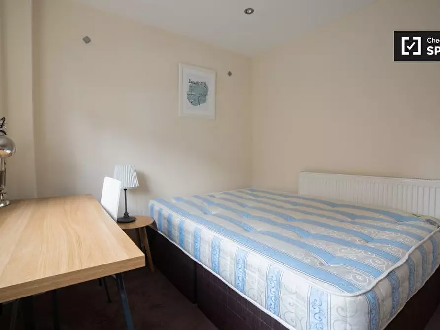 Immagine 2 di Camera condivisa in affitto  in Lower Richmond Road a Wandsworth