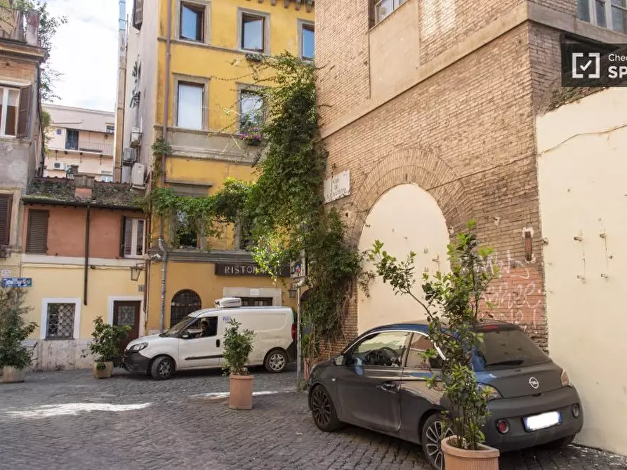 Immagine 17 di Appartamento in affitto  in Via di S. Calisto a Roma