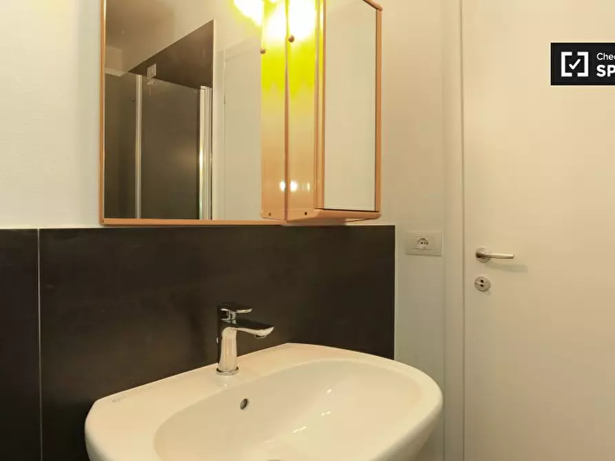 Immagine 17 di Camera condivisa in affitto  in Piazza Firenze a Milano